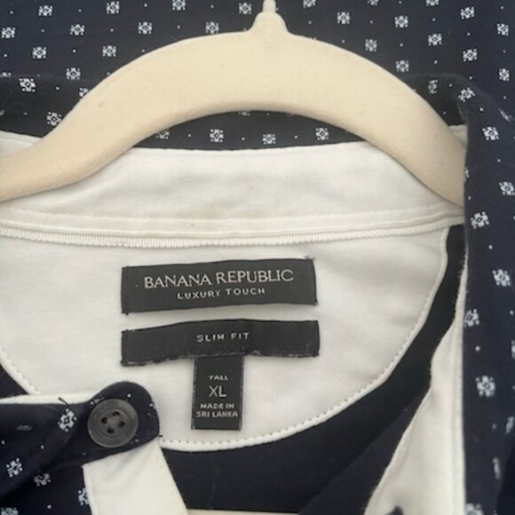 Banana Republic cotton polo:  navy blue with pattern, gently worn and versatile - Picture 4 of 4
